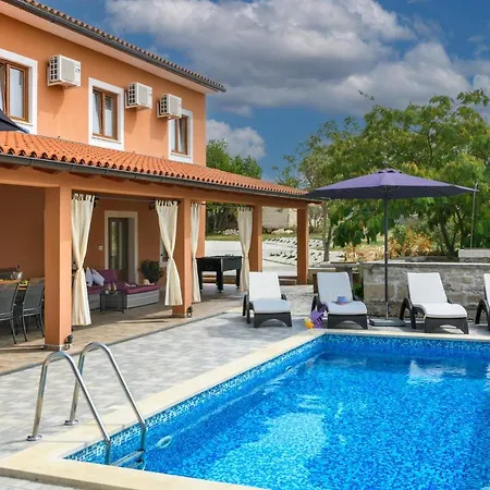 Villa Percan - Spacious Family Home With Private Pool On A 4000 Square Meter Plot *