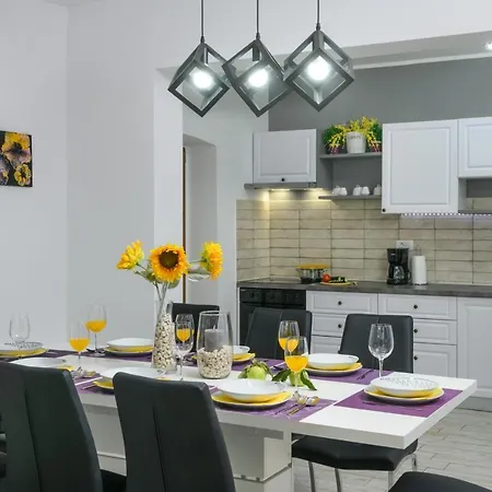 Villa Percan - Spacious Family Home With Private Pool On A 4000 Square Meter Plot