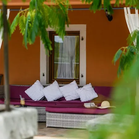 別荘 Villa Percan - Spacious Family Home With Private Pool On A 4000 Square Meter Plot *