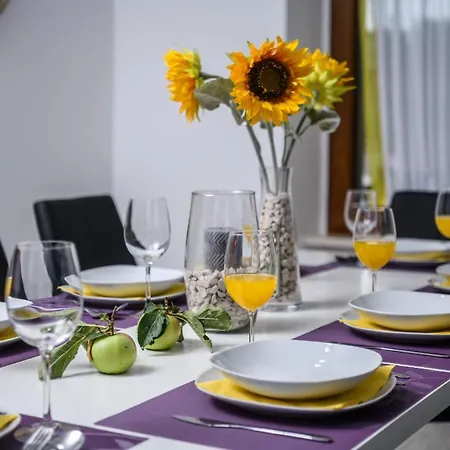 別荘 Villa Percan - Spacious Family Home With Private Pool On A 4000 Square Meter Plot クルニカ