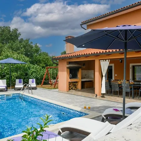 別荘 Villa Percan - Spacious Family Home With Private Pool On A 4000 Square Meter Plot *