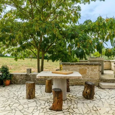 別荘 Villa Percan - Spacious Family Home With Private Pool On A 4000 Square Meter Plot クルニカ