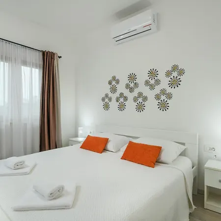 Percan - Spacious Family With Private Pool On A 4000 Square Meter Plot קרניצה