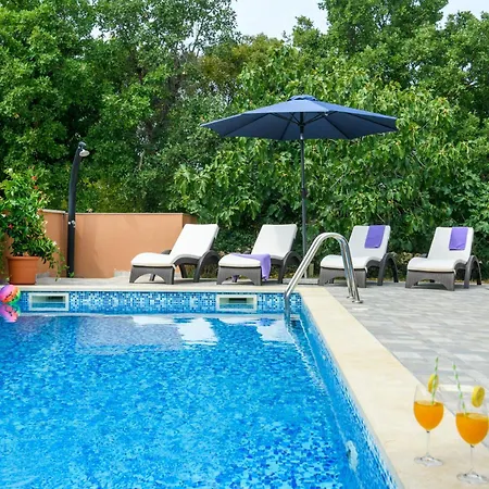 Percan - Spacious Family With Private Pool On A 4000 Square Meter Plot בית נופש קרניצה
