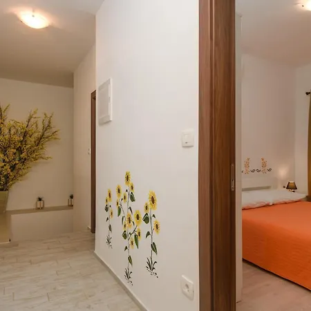 Percan - Spacious Family With Private Pool On A 4000 Square Meter Plot קרניצה