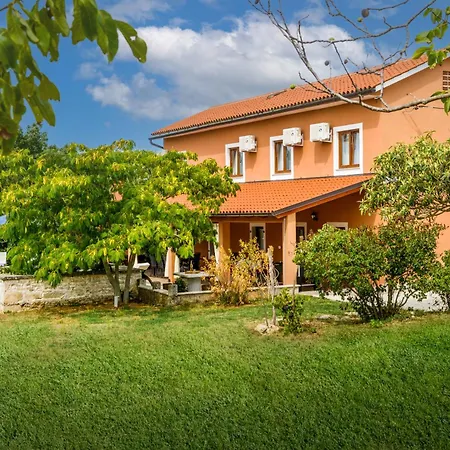 Percan - Spacious Family With Private Pool On A 4000 Square Meter Plot