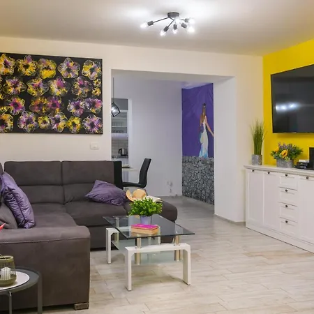 Villa Percan - Spacious Family Home With Private Pool On A 4000 Square Meter Plot *