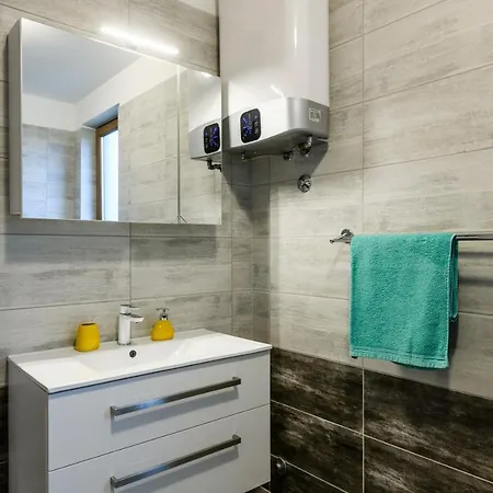 Villa Percan - Spacious Family Home With Private Pool On A 4000 Square Meter Plot * Krnica