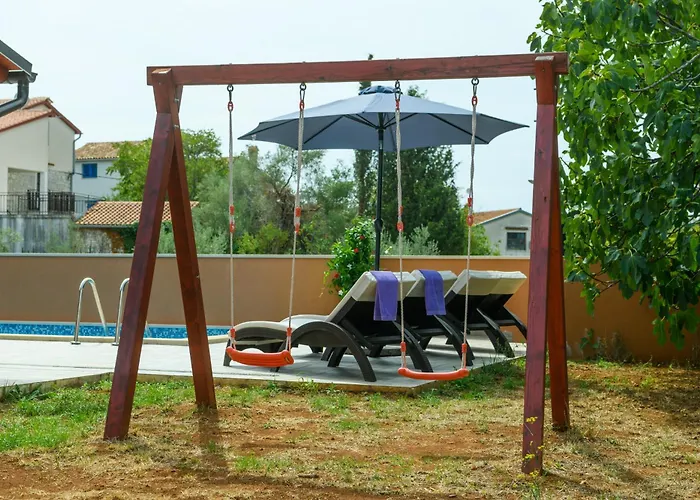 Percan - Spacious Family With Private Pool On A 4000 Square Meter Plot 펜션