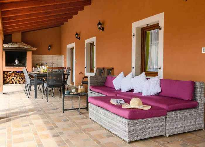 Vakantiehuis Villa Percan - Spacious Family Home With Private Pool On A 4000 Square Meter Plot