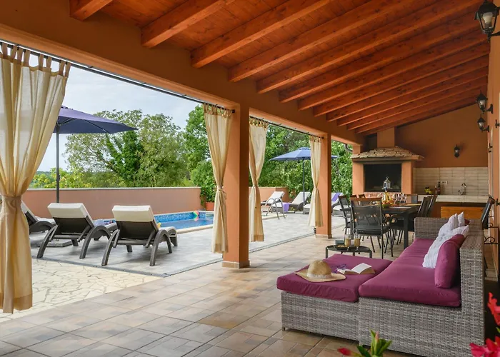 Vakantiehuis Villa Percan - Spacious Family Home With Private Pool On A 4000 Square Meter Plot
