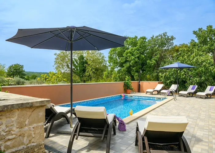 Vakantiehuis Villa Percan - Spacious Family Home With Private Pool On A 4000 Square Meter Plot Krnica