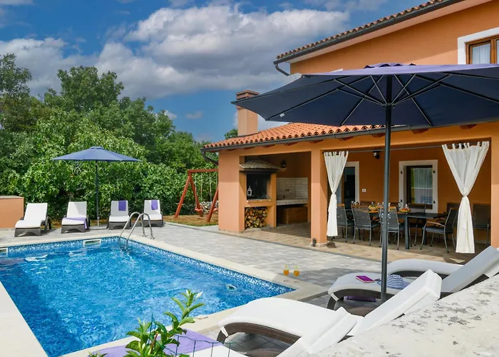 펜션 Percan - Spacious Family With Private Pool On A 4000 Square Meter Plot *