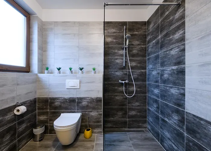 펜션 Percan - Spacious Family With Private Pool On A 4000 Square Meter Plot 크르니카