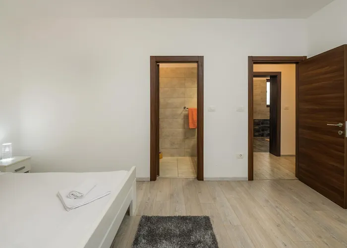 Percan - Spacious Family With Private Pool On A 4000 Square Meter Plot