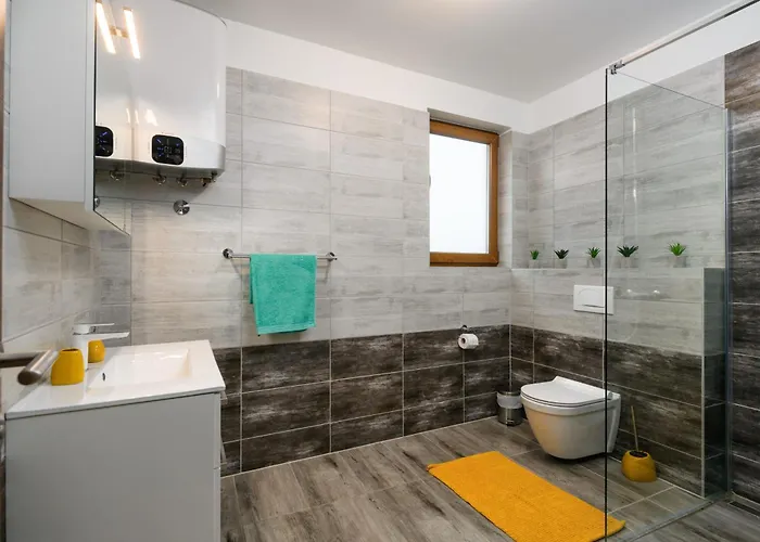 펜션 Percan - Spacious Family With Private Pool On A 4000 Square Meter Plot 크르니카