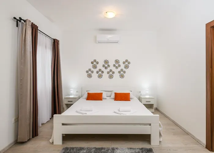 Villa Percan - Spacious Family Home With Private Pool On A 4000 Square Meter Plot Vakantiehuis